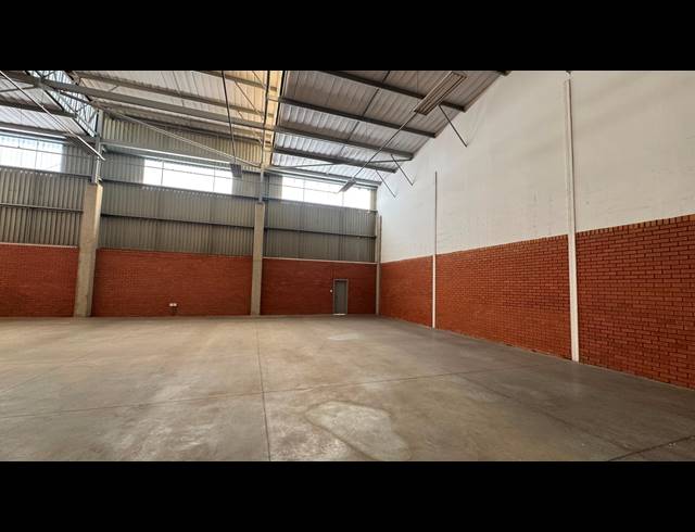 793M² WAREHOUSE TO LET IN LONGLAKE